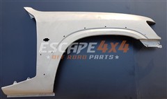 Přední blatník Nissan Patrol Y61, pravý, plechový (bez okraje pod kapotou)